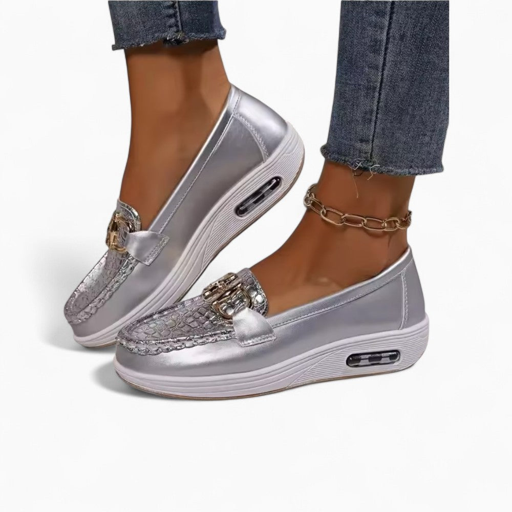 Women's Open-Toe Loafers with Crocodile Leather Effect and Gold Chain Wedge