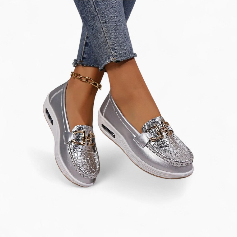 Women's Open-Toe Loafers with Crocodile Leather Effect and Gold Chain Wedge