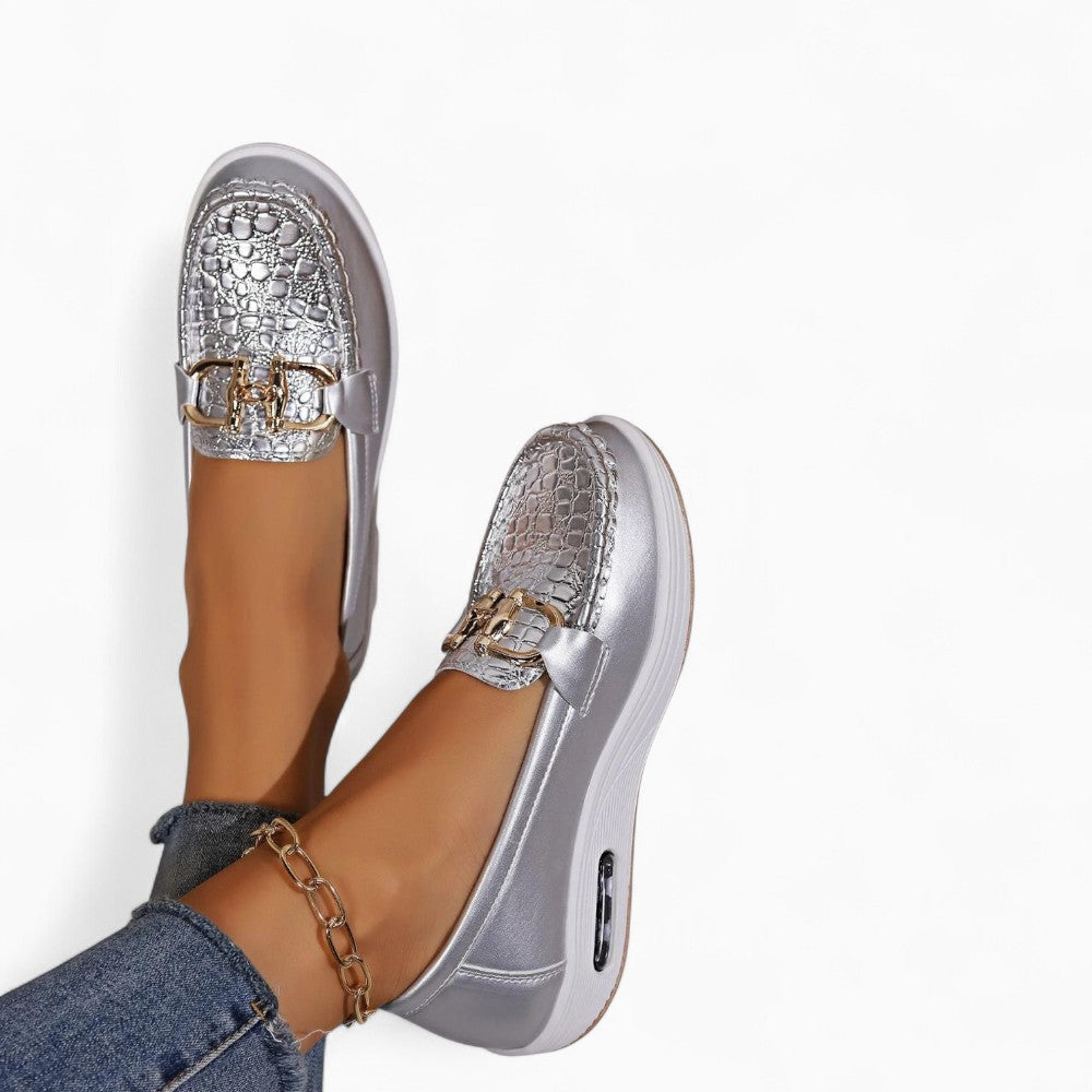Women's Open-Toe Loafers with Crocodile Leather Effect and Gold Chain Wedge