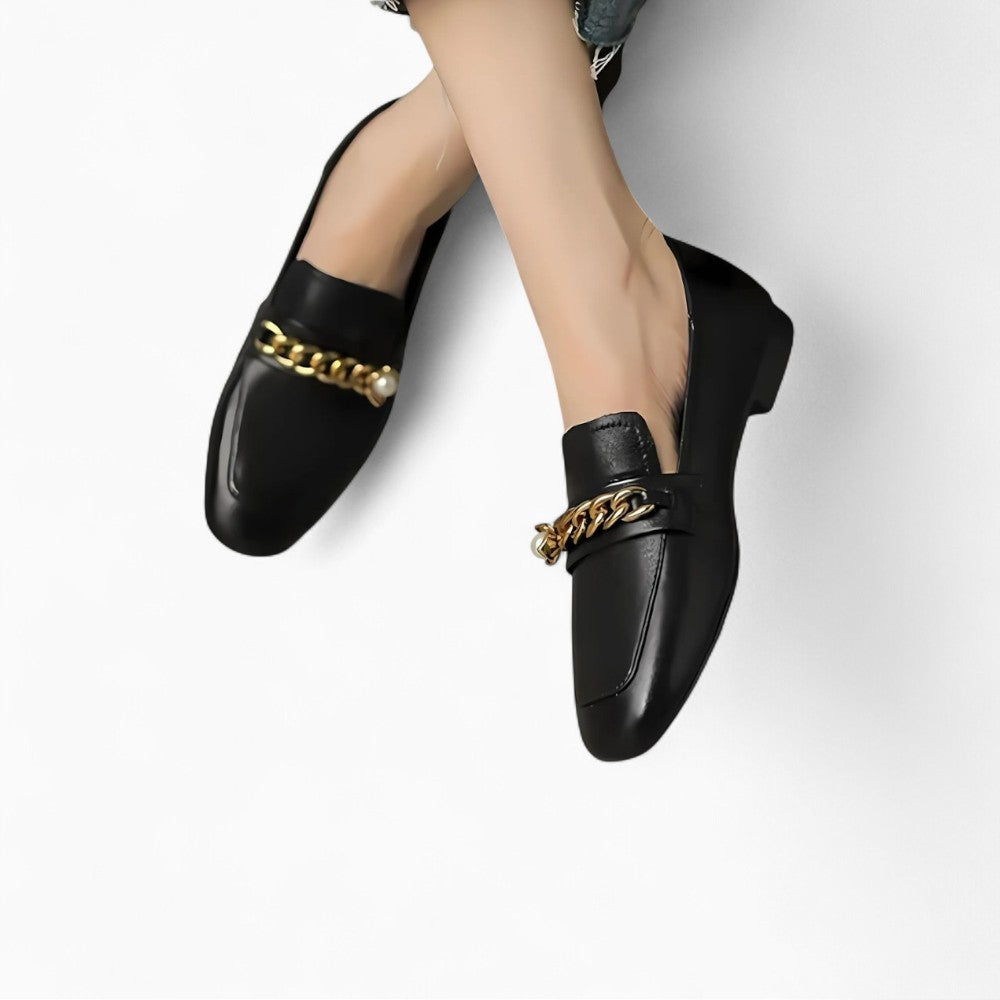 Patent Leather Loafers with Small Heels and Chain