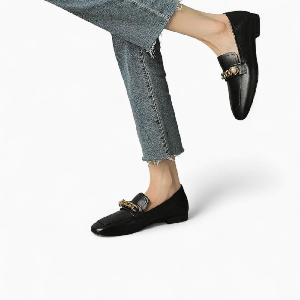 Patent Leather Loafers with Small Heels and Chain